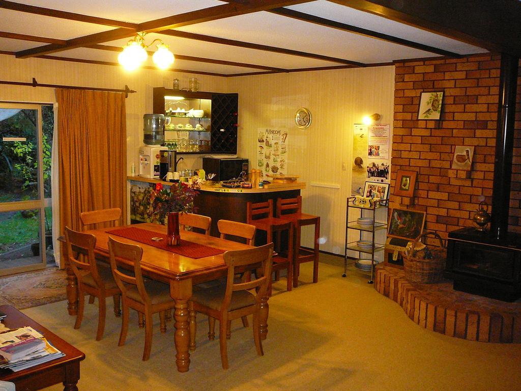 Mount Tutu Eco-Sanctuary Bed and Breakfast Ohauiti Exteriör bild